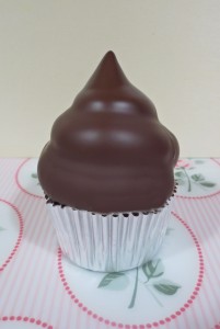 Cupcake cubierto de chocolate. Hi Hat Cupcakes. Aroma de chocolate