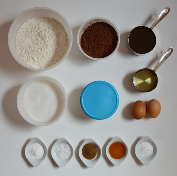 Ingredientes de tarta de chocolate y regaliz. Aroma de chocolate