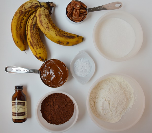 Ingredientes brownie de plátano y dulce de leche salado. Aroma de chocolate