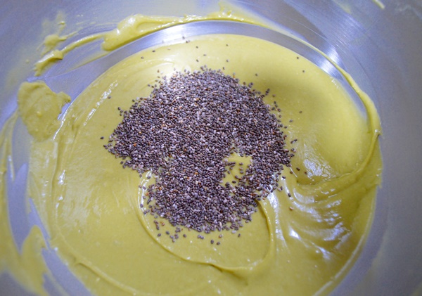 Añadiendo las semillas de chía. Aroma de chocolate