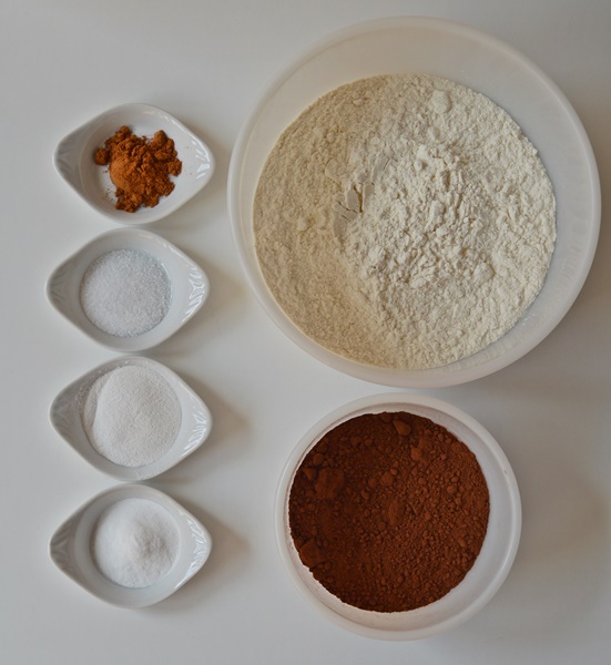 Ingredientes secos Bundt cake de chocolate y calabacin. Aroma de chocolate
