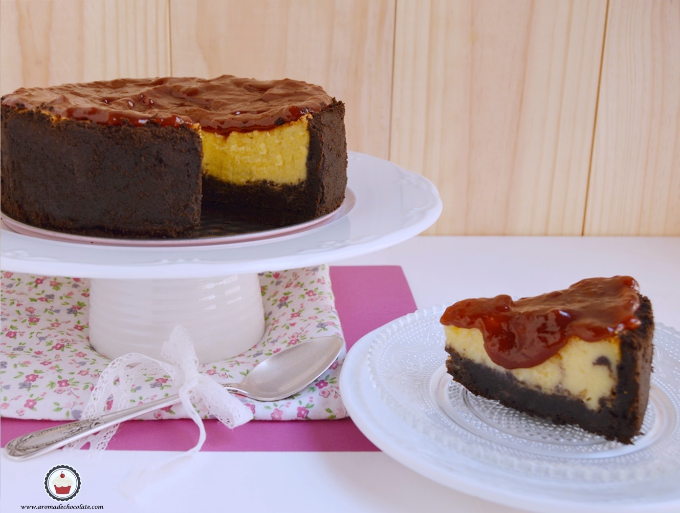 Cheesecake de naranja y Chocolate con cobertura de frambuesa. Aroma de chocolate