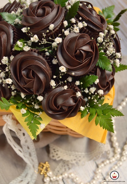 Bouquet de cupcakes de chocolate. Aroma de chocolate