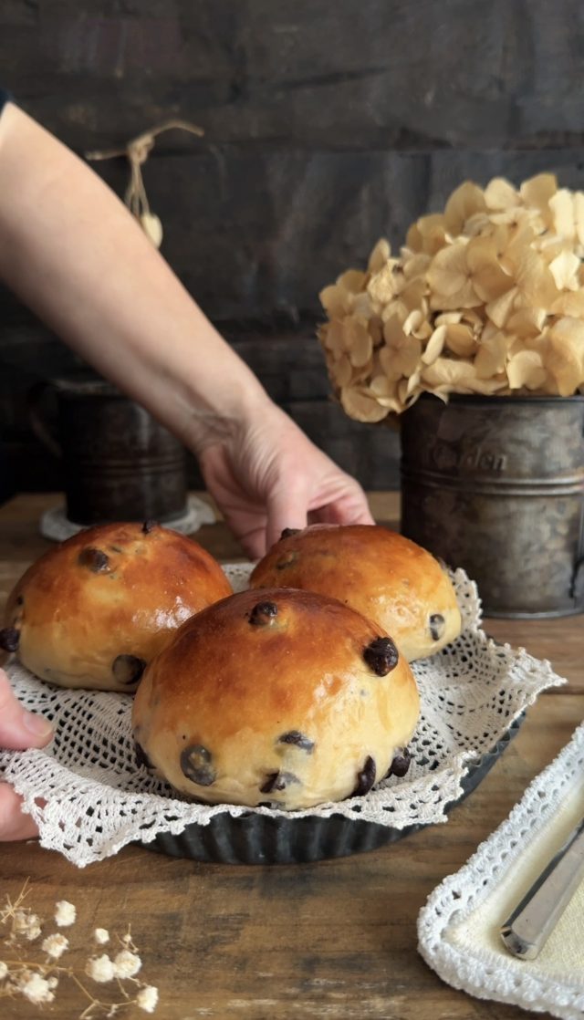BOLLITOS CON PEPITAS DE CHOCOLATE. AROMA DE CHOCOLATE