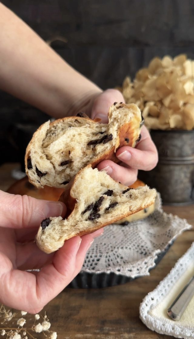 BOLLITOS CON PEPITAS DE CHOCOLATE. AROMA DE CHOCOLATE