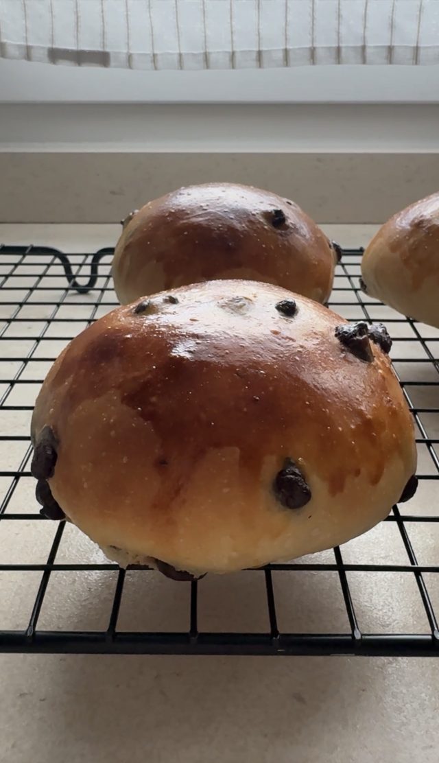 BOLLITOS CON PEPITAS DE CHOCOLATE. AROMA DE CHOCOLATE