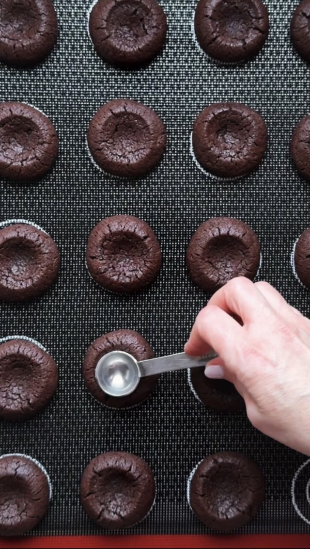 CHOCOLATE THUMBPRINT COOKIES. AROMA DE CHOCOLATE