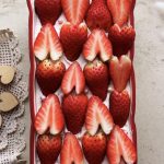 TIRAMISU DE FRESAS CON NATA.AROMA DE CHOCOLATE