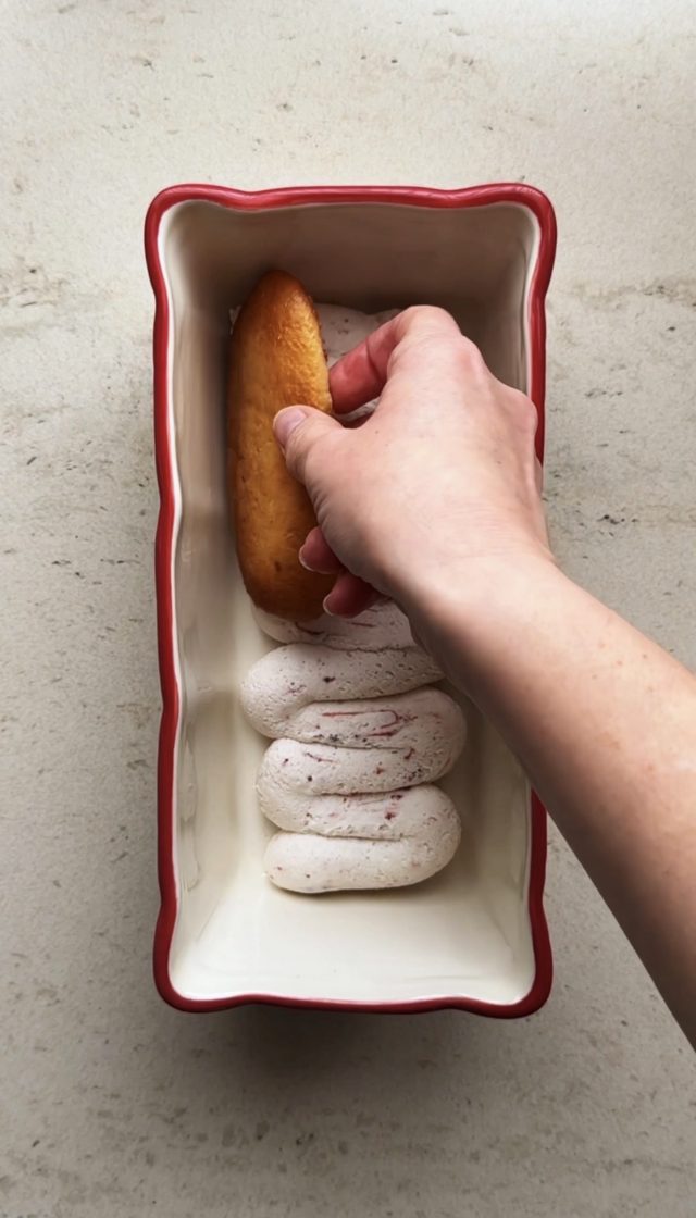 TIRAMISU DE FRESAS CON NATA.AROMA DE CHOCOLATE