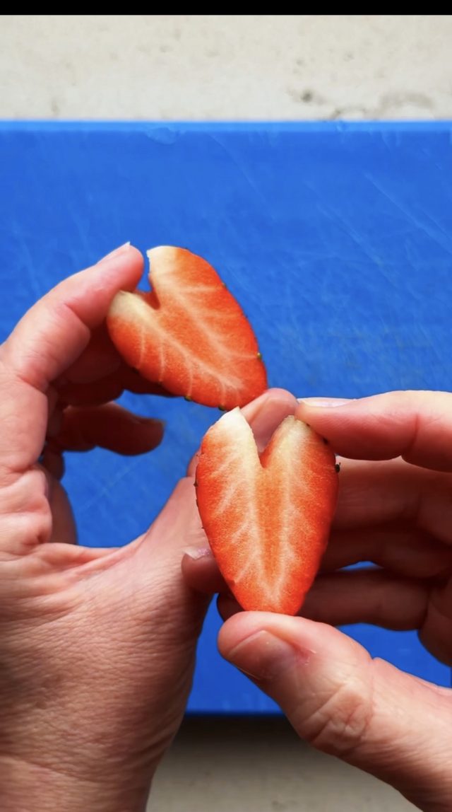 TIRAMISU DE FRESAS CON NATA.AROMA DE CHOCOLATE