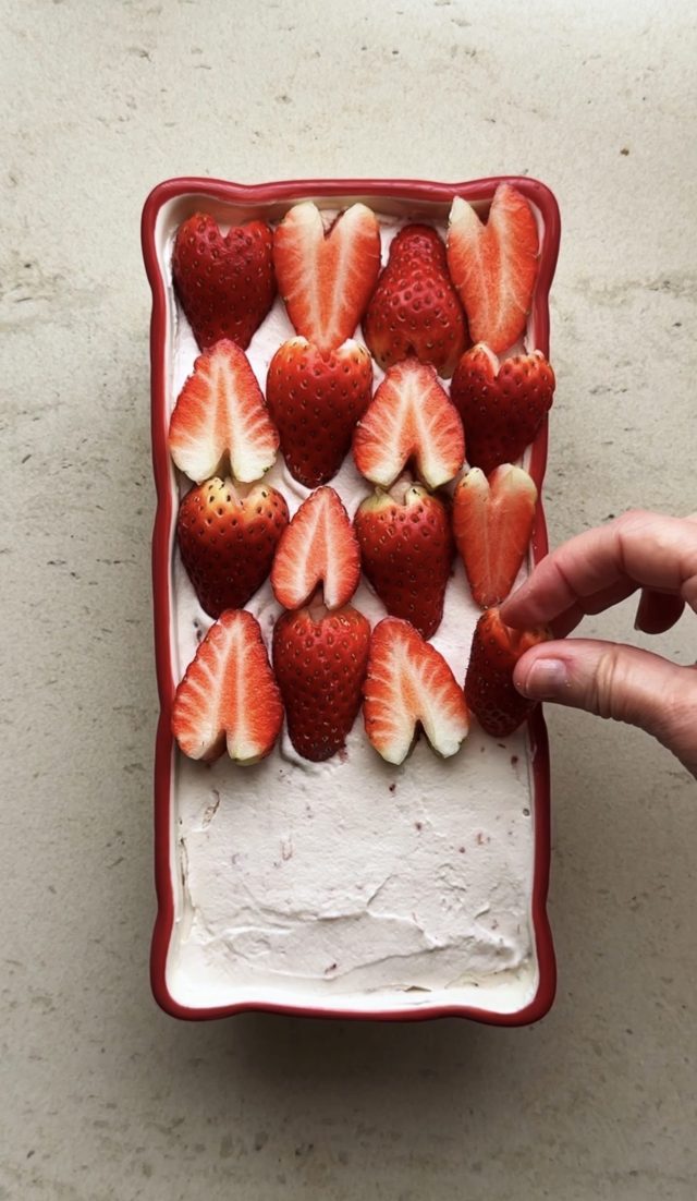 TIRAMISU DE FRESAS CON NATA.AROMA DE CHOCOLATE