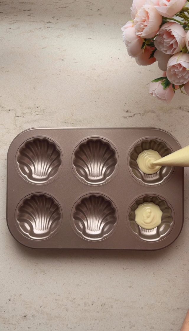 MADELEINES DE LIMÓN Y CHOCOLATE BLANCO. AROMA DE CHOCOLATE