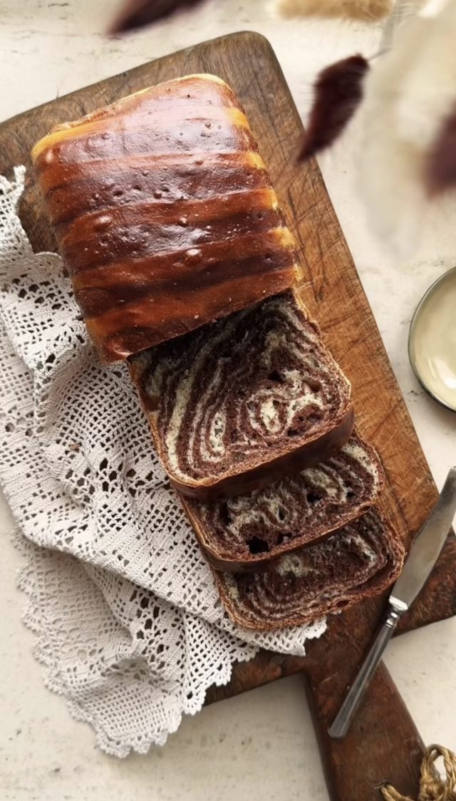 PAN DE MOLDE MARMOLADO. AROMA DE CHOCOLATE