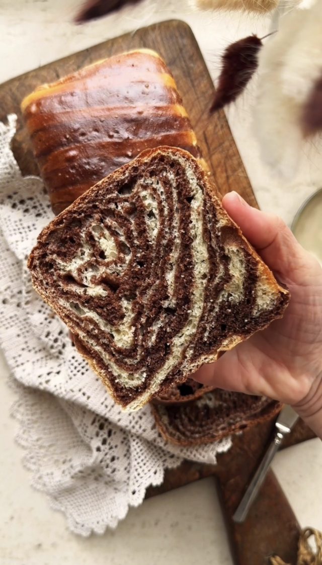 PAN DE MOLDE MARMOLADO. AROMA DE CHOCOLATE